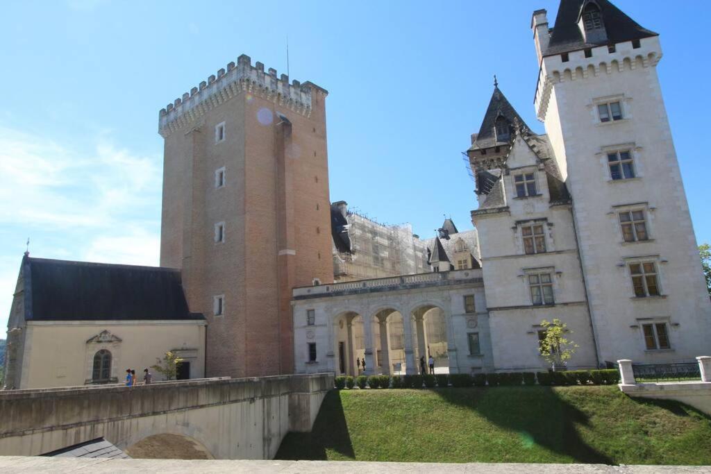Quartier Historique Du Chateau Bel Appt Meuble Pau Luaran gambar