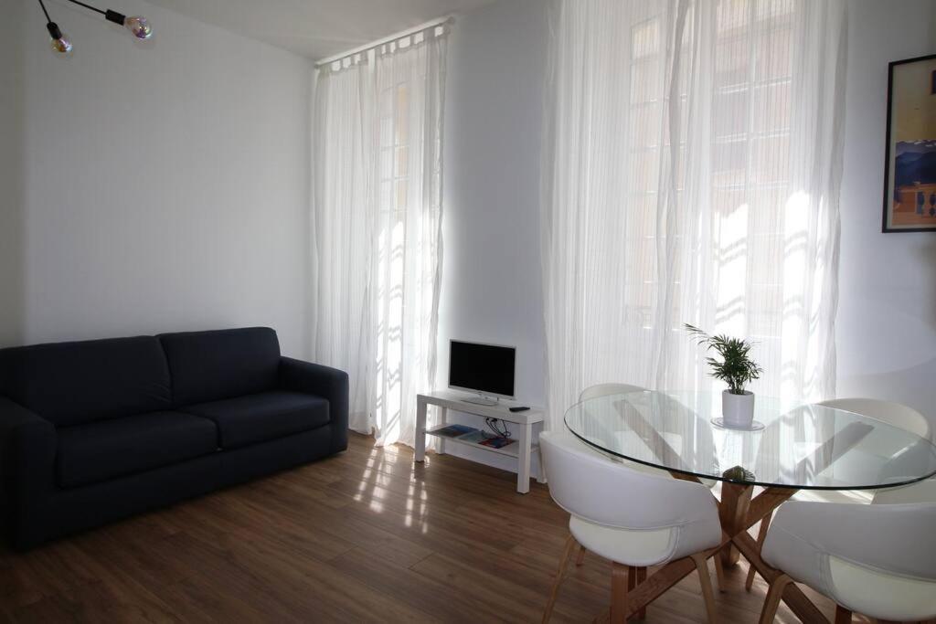 Quartier Historique Du Chateau Bel Appt Meuble Pau Luaran gambar