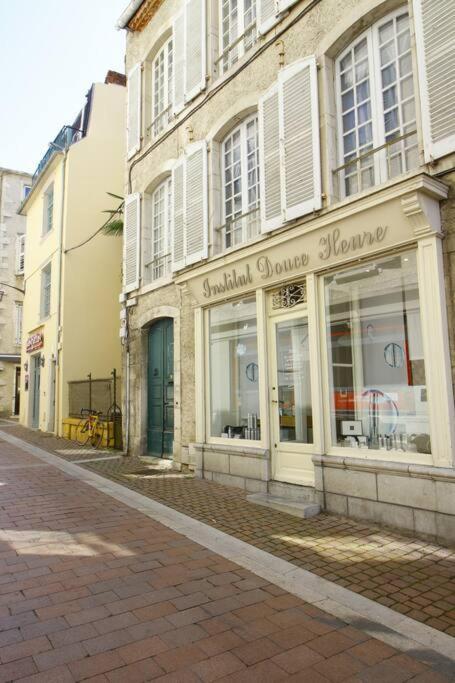 Quartier Historique Du Chateau Bel Appt Meuble Pau Luaran gambar